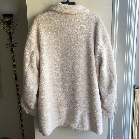 Levi’s Sherpa fur button up coat size XL🧁🧁🧁 - Picture 4 of 5